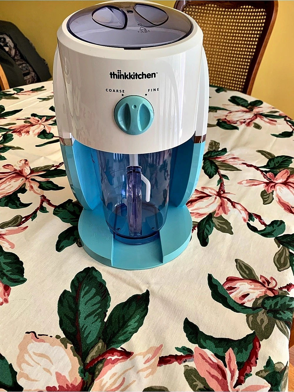 thinkkitchen Arctic Frozen Drink Maker White & Blue new without tag